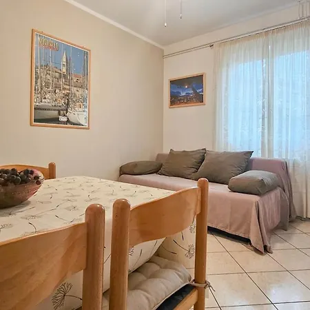 Alma Three アパート *