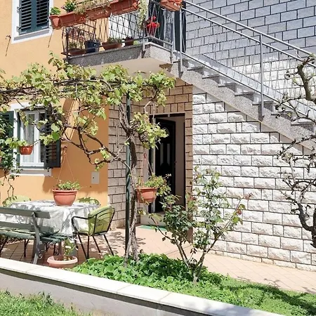 Apartment Alma Three