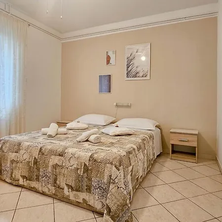 Alma Three Apartmán