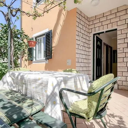 Apartmán Alma Three *